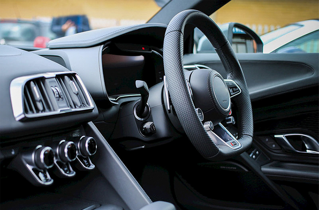 Otomotiv enjeksiyon kalıplama ve kalıplama 