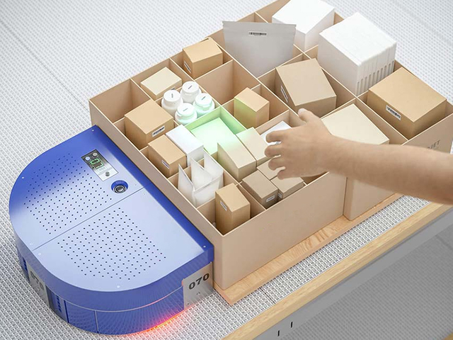 Autonomer Lagerroboter f&uuml;r Spritzgussteile